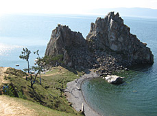 baikalsee Der Schamanenfelsen auf der Baikalsee-Insel Olchon